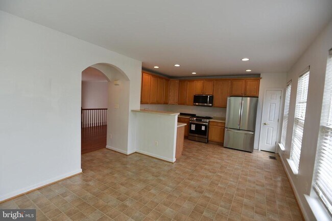 Primary Photo - 21821 Ladyslipper Sq