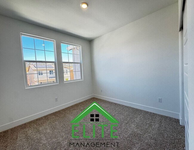 Building Photo - Spacious 4-Bedroom Home in Prime Folsom Lo...