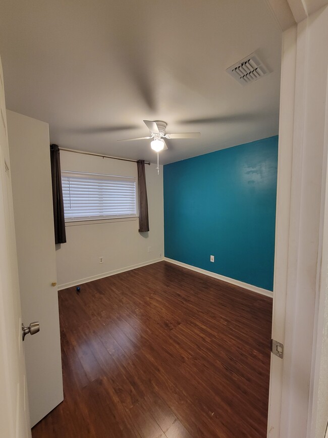 2nd room view from hallway - 7446 Cessna Dr