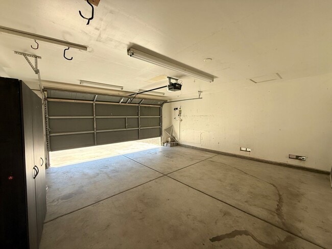 Building Photo - 8816 W Pine Pitch Dr