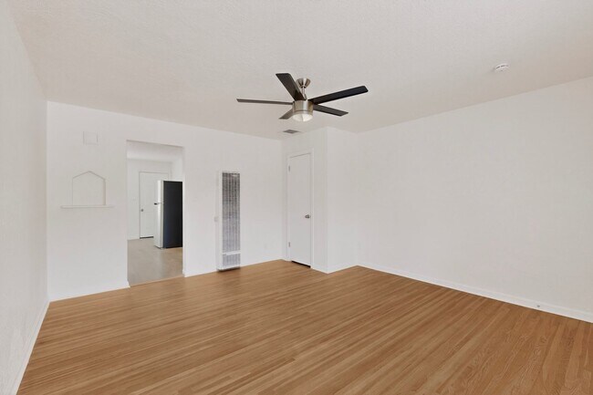 Building Photo - 714-714 Madison St NE