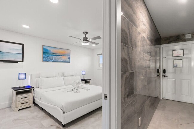 Building Photo - 8743 Thomas Dr