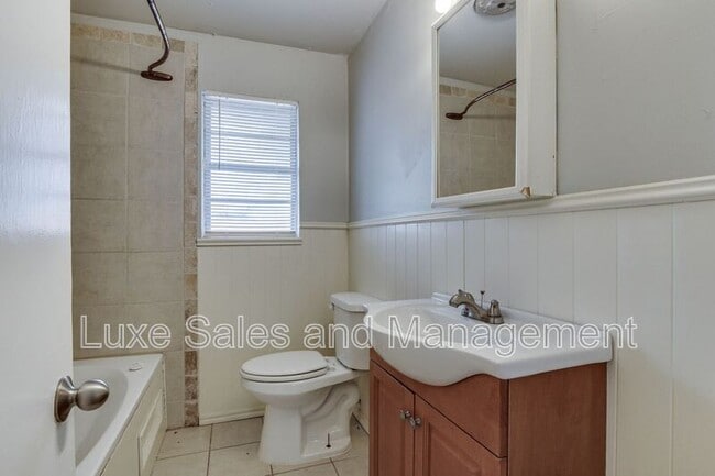 Building Photo - 236 NW 85th St