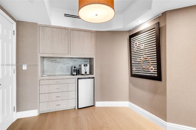 Building Photo - 1643 Brickell Ave