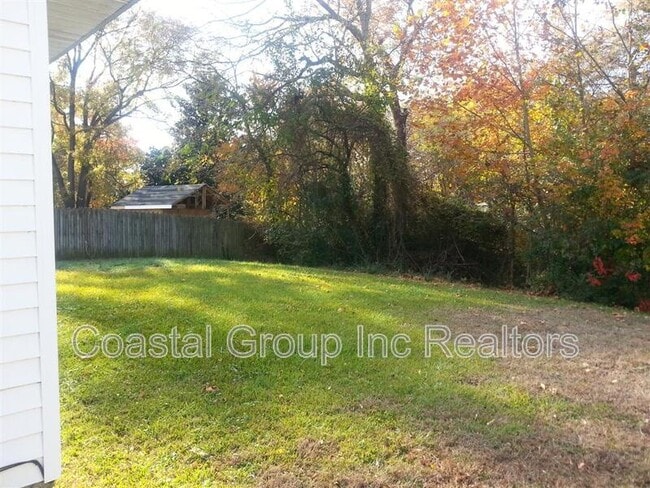 Building Photo - 5224 Silvey Dr