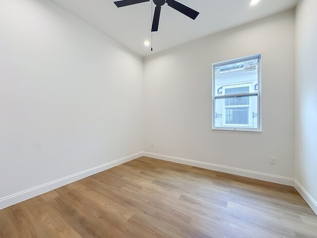 Building Photo - 2250 W 13th St