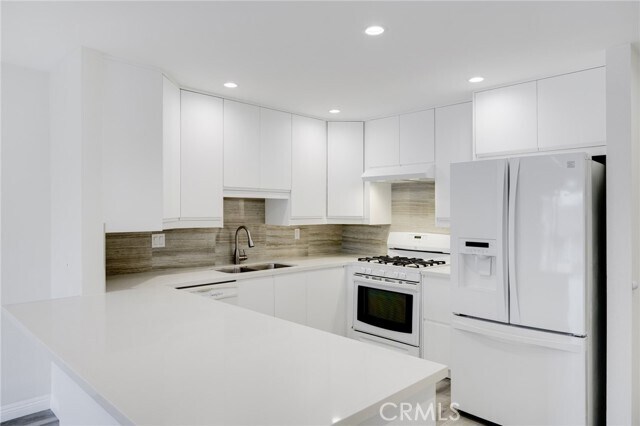 Building Photo - 330 N Jackson St