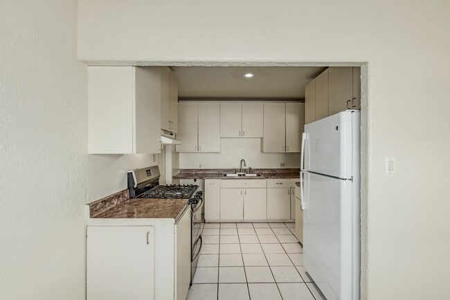 Building Photo - 2823 W Keim Dr