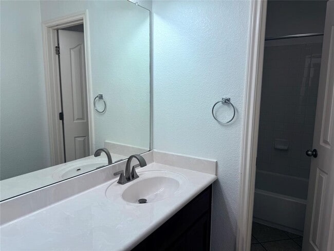 Building Photo - 904 Annadale Dr