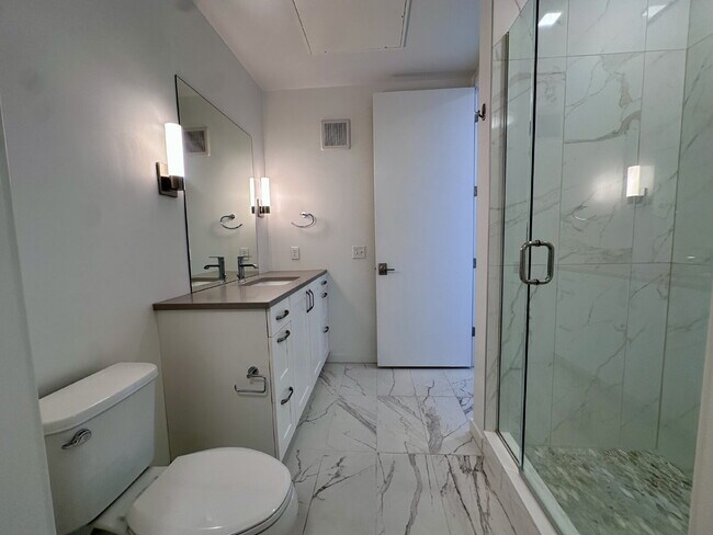 Building Photo - Stunning Denver Condo with Assigned Garage...