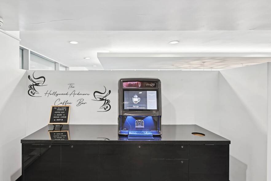 Building Photo - Hollywood Ardmore