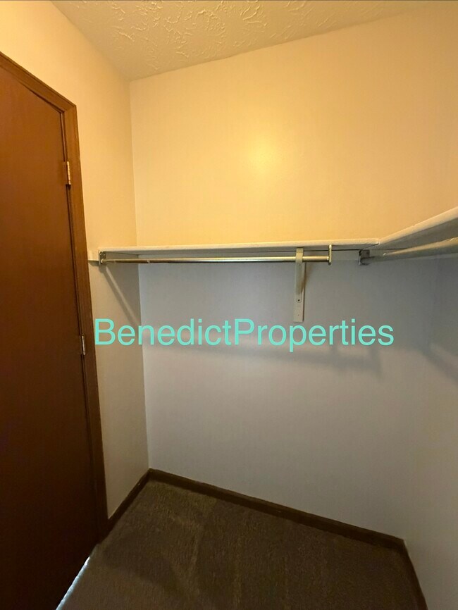 Building Photo - CedarCliff