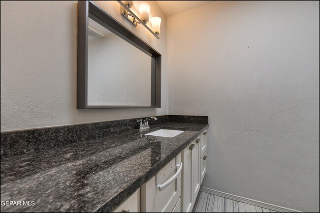 Building Photo - 6209 Heath Way