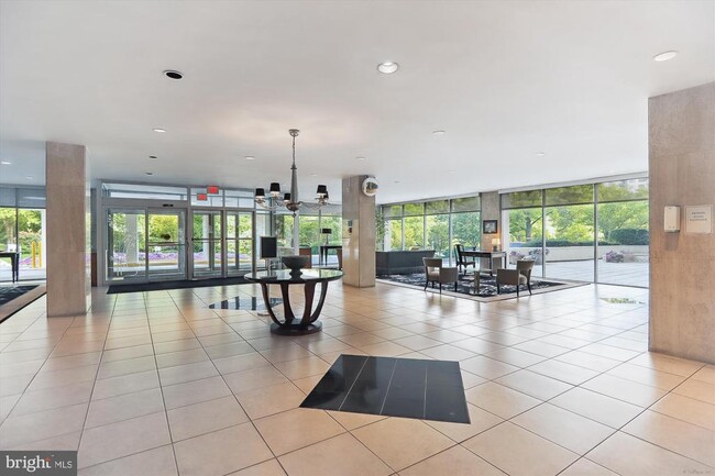 Building Photo - 10401 Grosvenor Pl