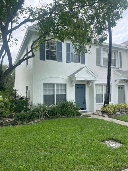 Building Photo - 8021 Sanibel Dr