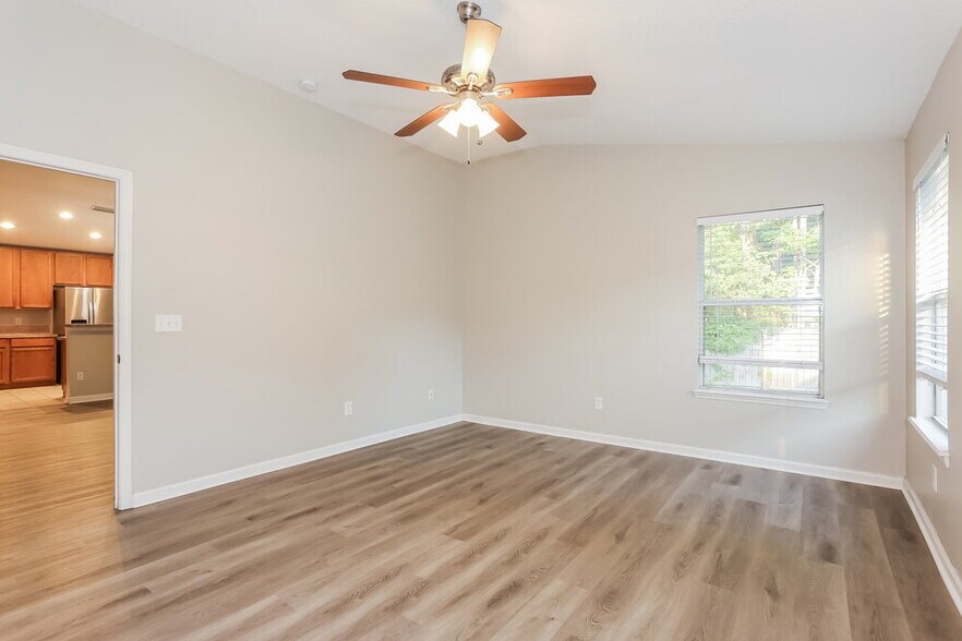 Building Photo - 1048 Beckingham Dr
