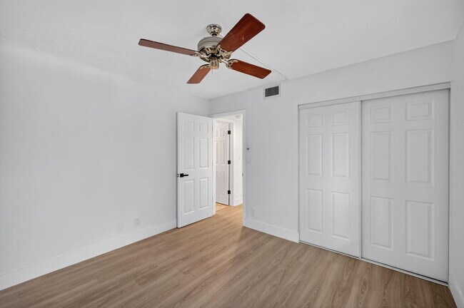 Building Photo - 14375 Strathmore Ln