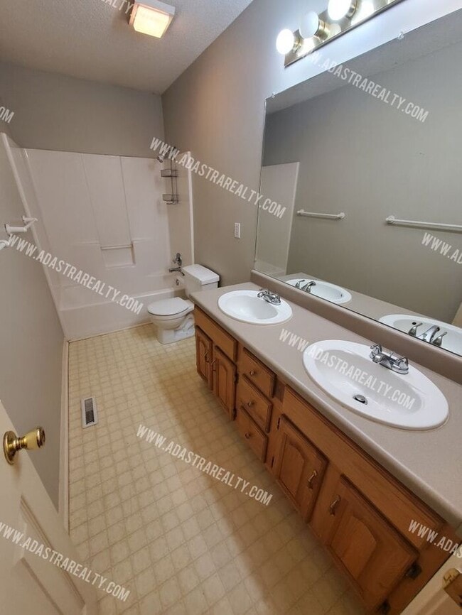 Building Photo - Beautiful Ranch Home in Shawnee-Available in SEPTEMBER!!!