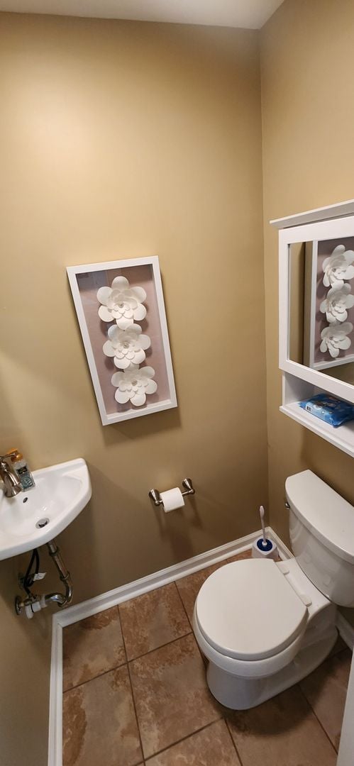 Building Photo - Large 2 Bedroom Rambler with 2 Primary Sui...