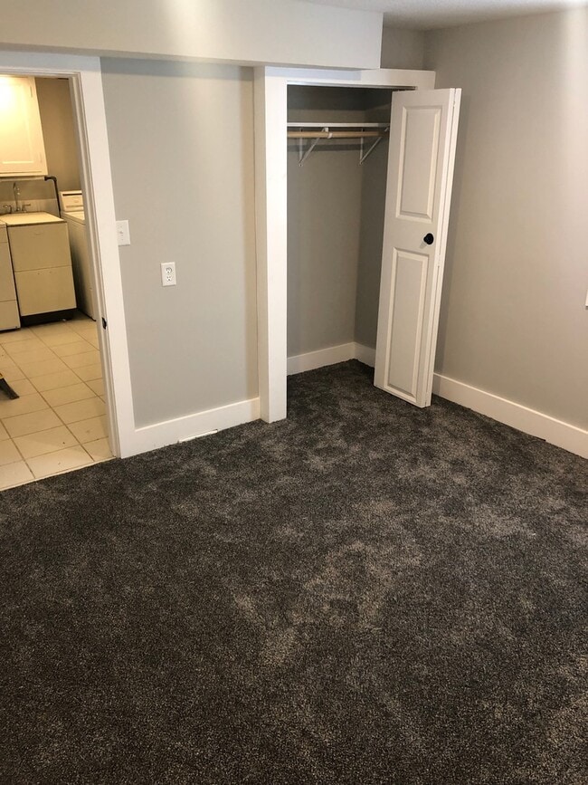 Building Photo - Single Family Home - River Views - Updated Finishes!