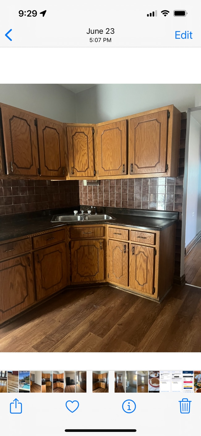 Kitchen - 933 W Sheridan Rd