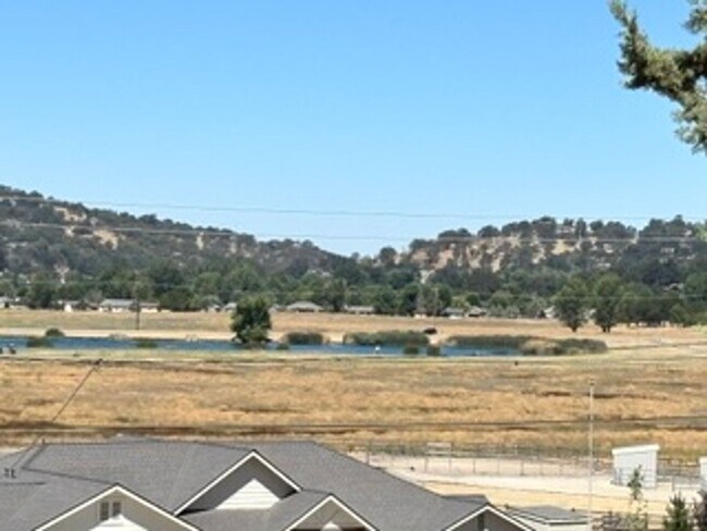 Building Photo - Charming Bear Valley Springs Home With A View!
