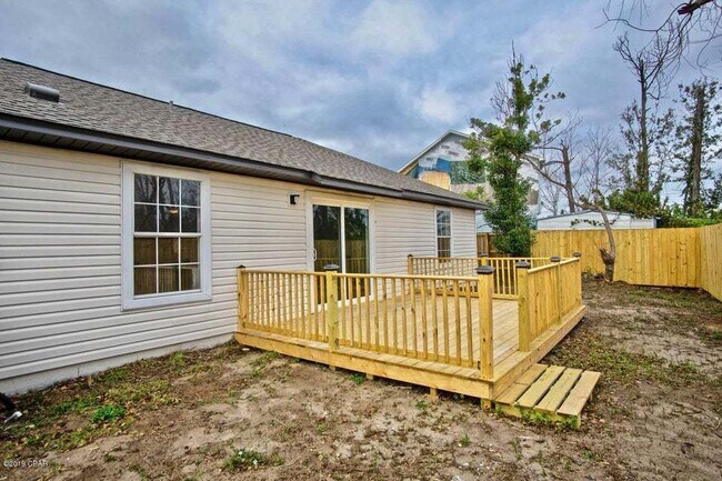 Building Photo - Charming 4-Bedroom Home in Panama City with 2 Full Bathrooms and 1325 Sq Ft."