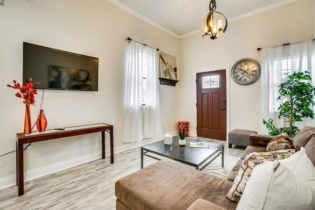 Building Photo - 2102 Philip St