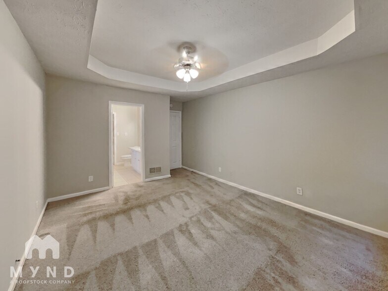 Building Photo - 725 Cowan Rd