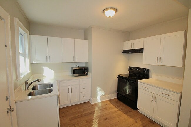 Building Photo - Welcome to Your New Home in Enderly Park!