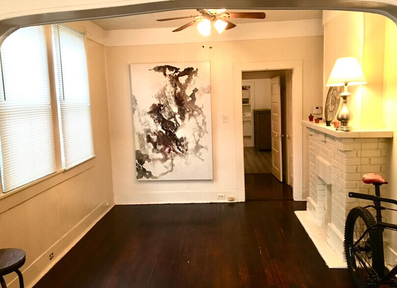 Building Photo - 807 Leontine St