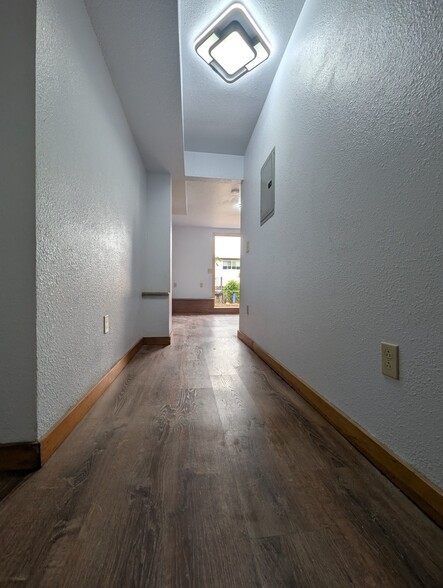 Building Photo - 5819 Bayview Ave