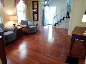 Building Photo - 163 Vine St