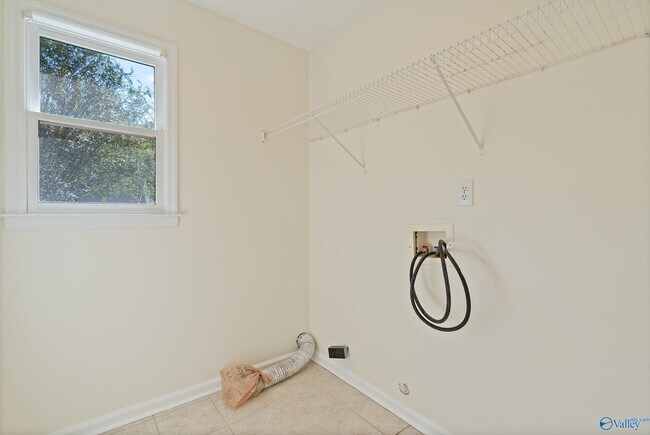 Building Photo - 231 Jarrett Ln