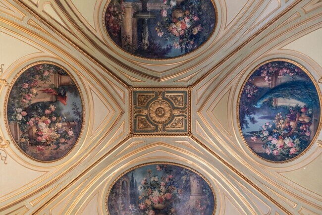 Building Photo - 107 Beacon St