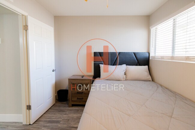 Building Photo - 2812 N 17th Pl