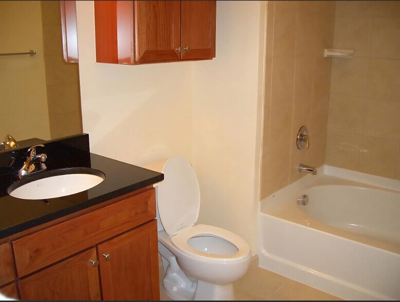 Bathroom with shower and soaking tub - 616 E St NW