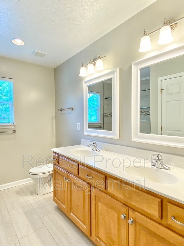 Building Photo - 110 Mulberry Ct