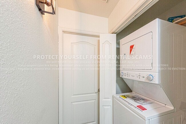 Building Photo - 766 W Breeze Cove