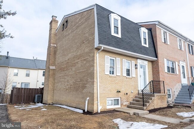 Building Photo - 7426 Rhondda Dr