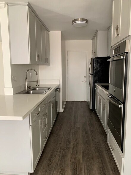 Building Photo - 118 S Wetherly Dr