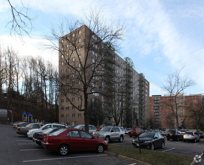 Building Photo - The Essex House