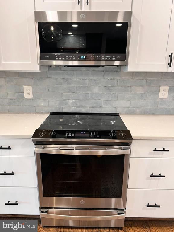 Building Photo - 210 Point Ln