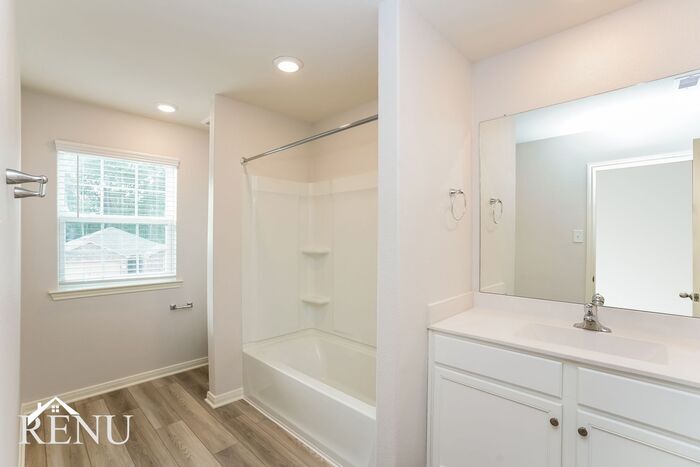 Building Photo - 10457 Sweetwater Creek Dr