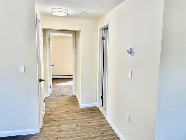Building Photo - 82 Meyer Ln