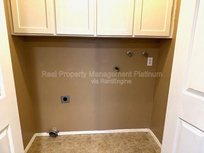 Building Photo - 6215 N McCaffrey Ave