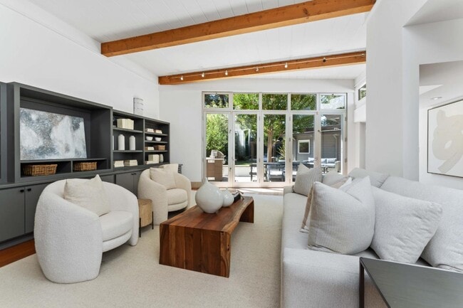 Building Photo - 705 Evergreen St