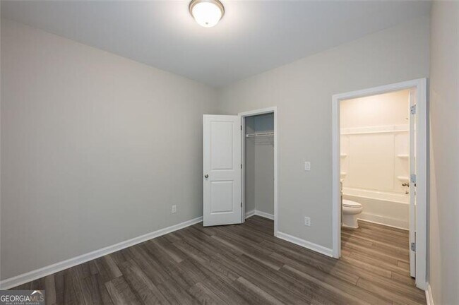 Building Photo - 381 Skylar Way SE