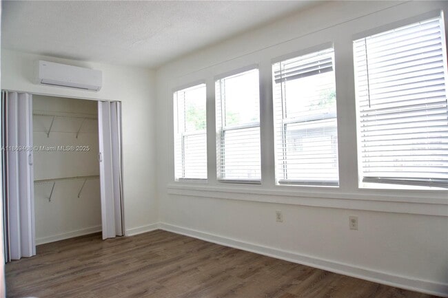 Building Photo - 501 SW 6th Ct