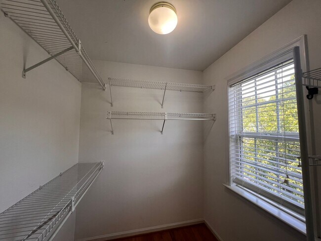 Building Photo - 1093 Wintergreen Ln